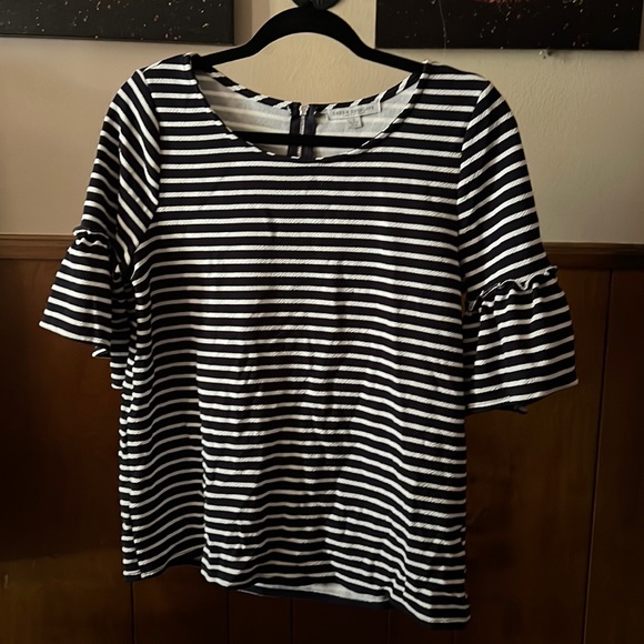 Green envelope Los Angeles bell sleeve top - Picture 1 of 5